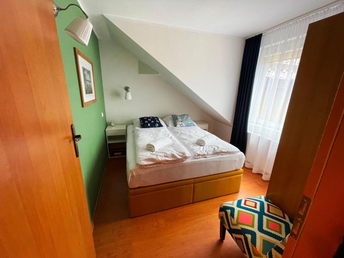 Villa Rejs Ястарня Екстериор снимка