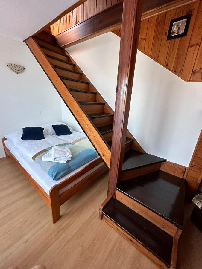 Villa Rejs Ястарня Екстериор снимка